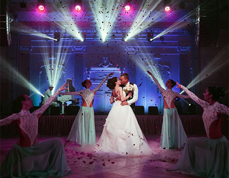 Постановка свадебного танца молодоженов, танец отца с невестой, свадебный флэшмоб.